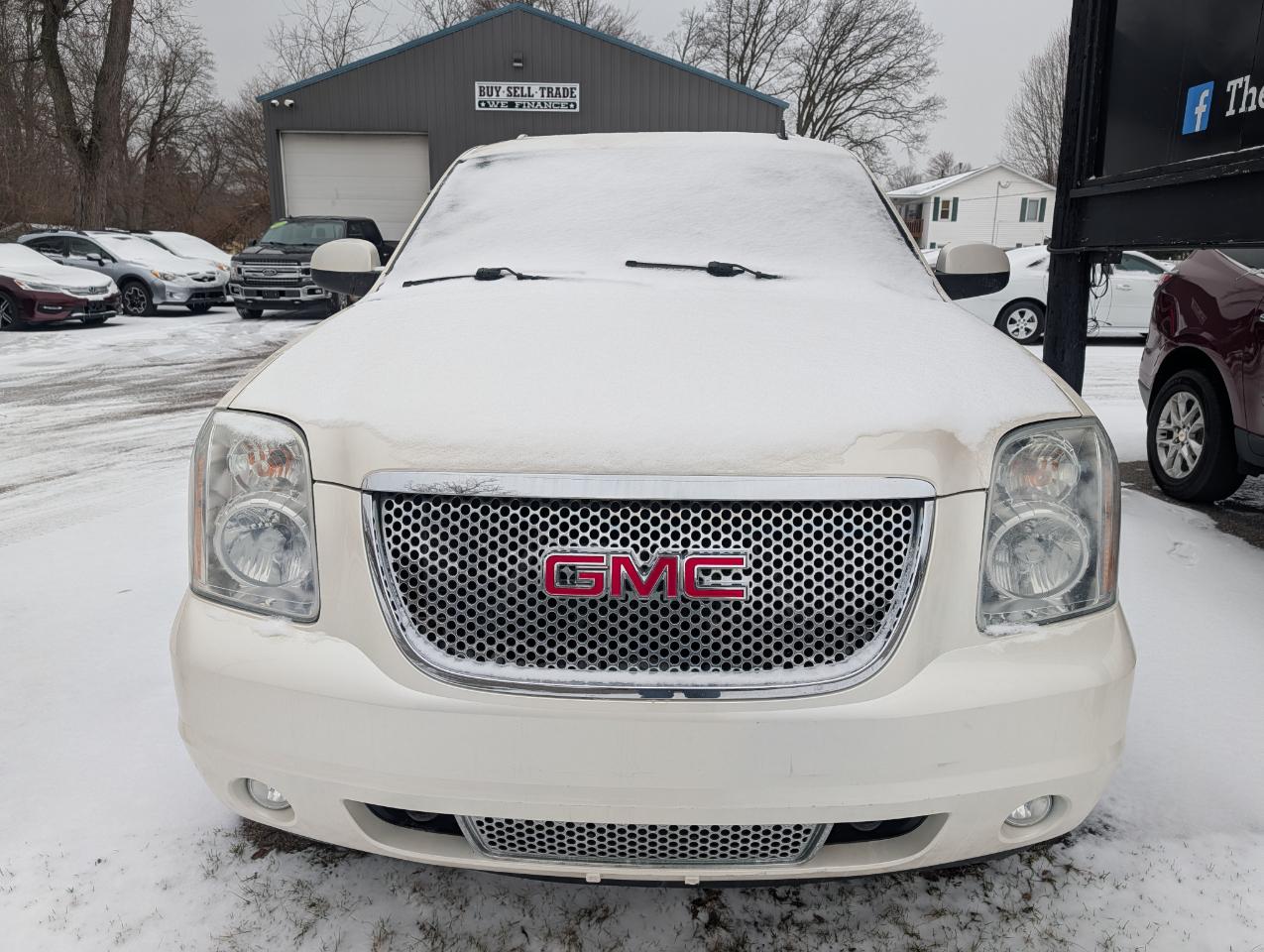 GMC Yukon AWD 4dr 1500 Denali 2012