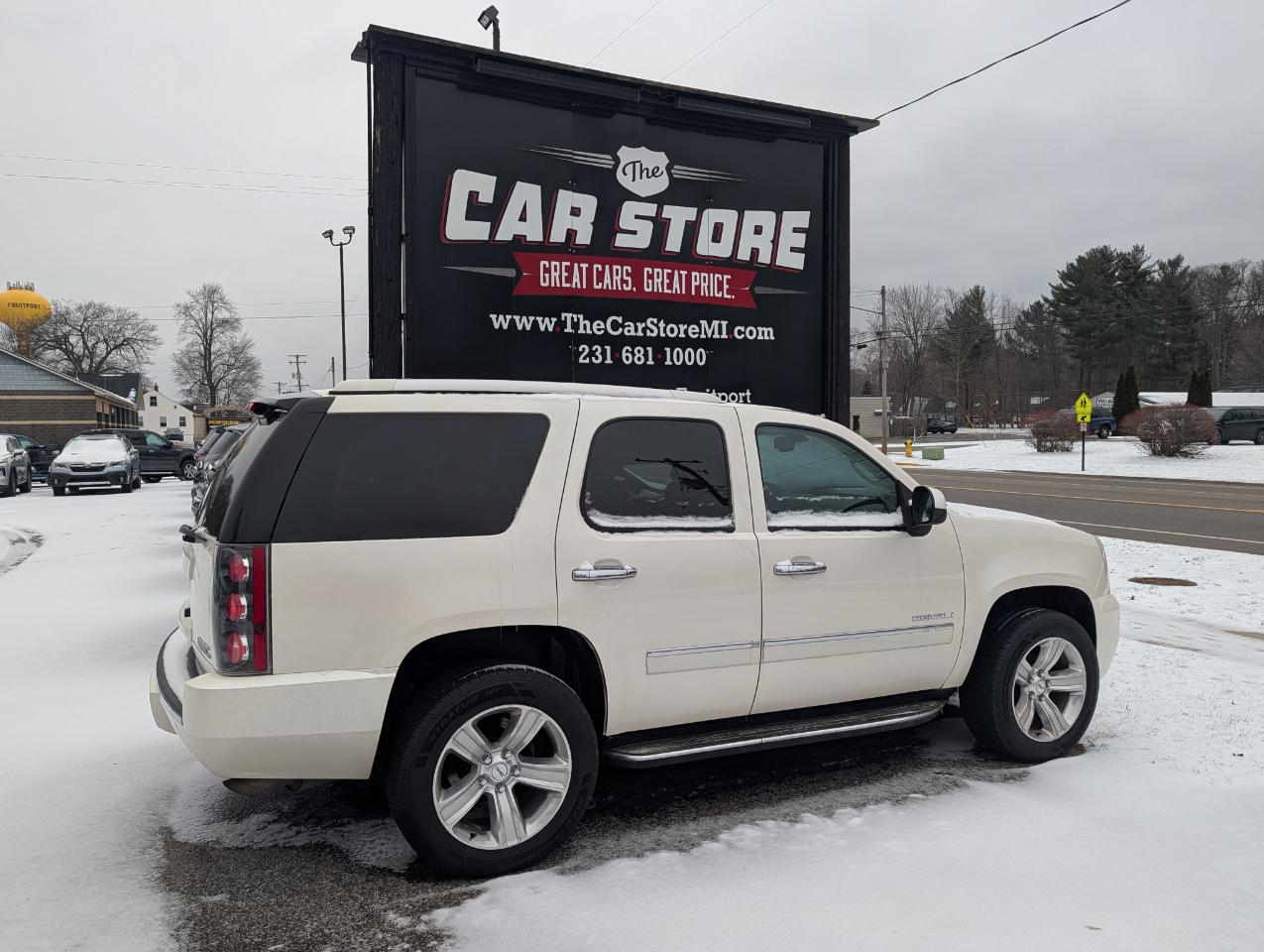 GMC Yukon AWD 4dr 1500 Denali 2012