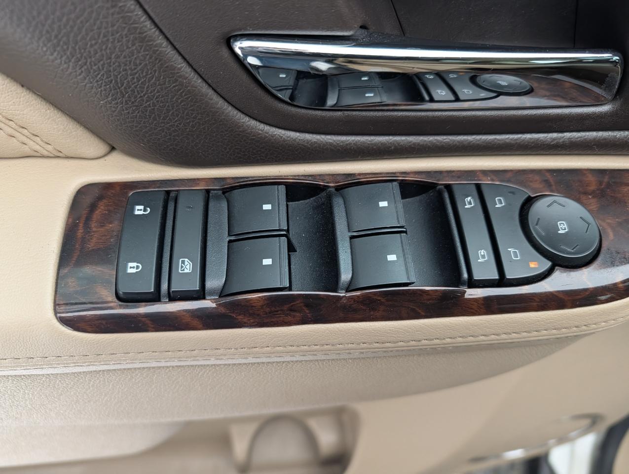 GMC Yukon AWD 4dr 1500 Denali 2012