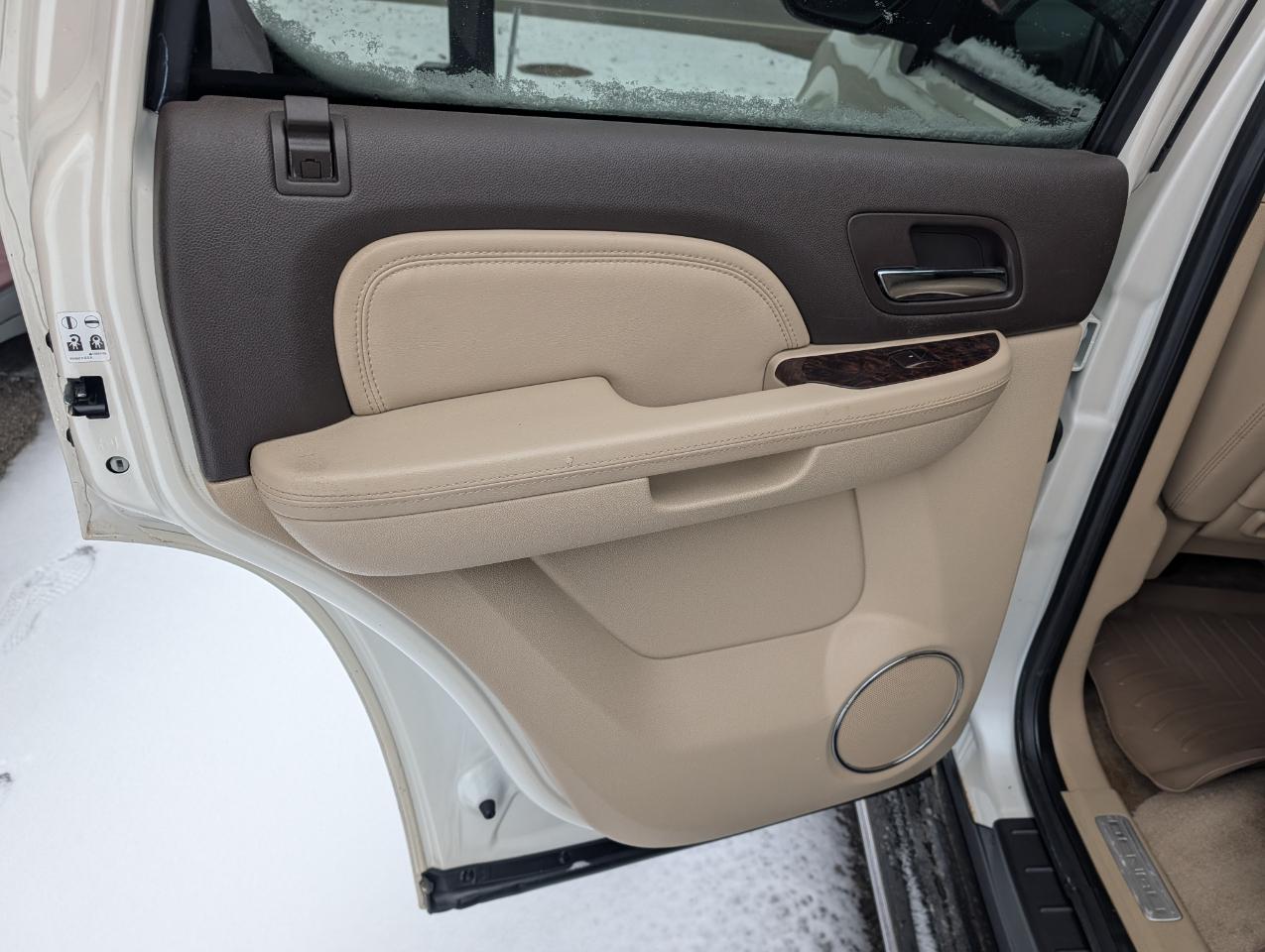 GMC Yukon AWD 4dr 1500 Denali 2012