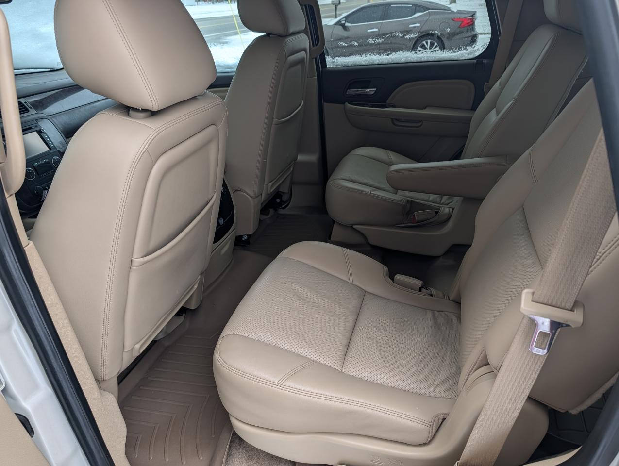 GMC Yukon AWD 4dr 1500 Denali 2012