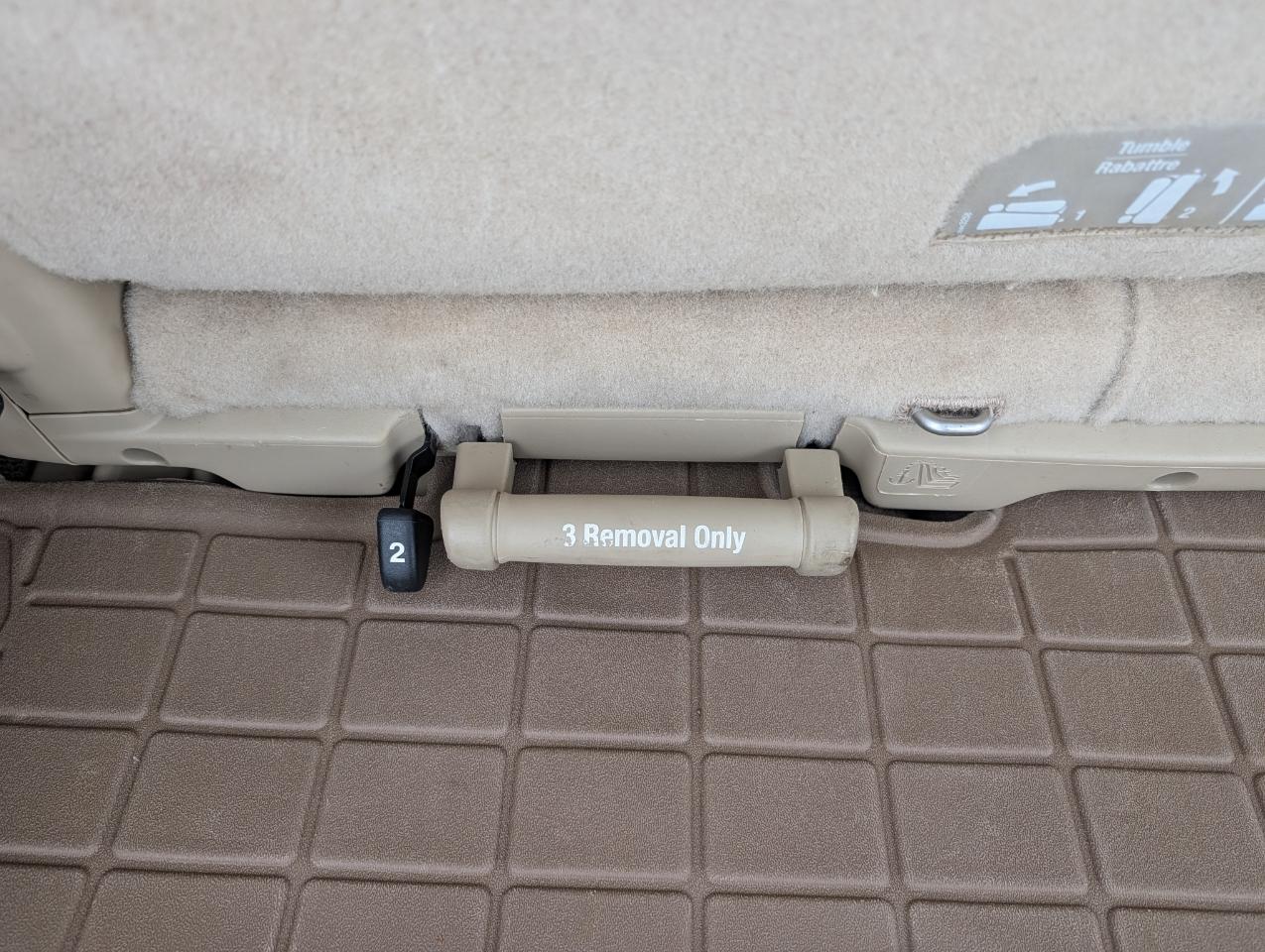 GMC Yukon AWD 4dr 1500 Denali 2012