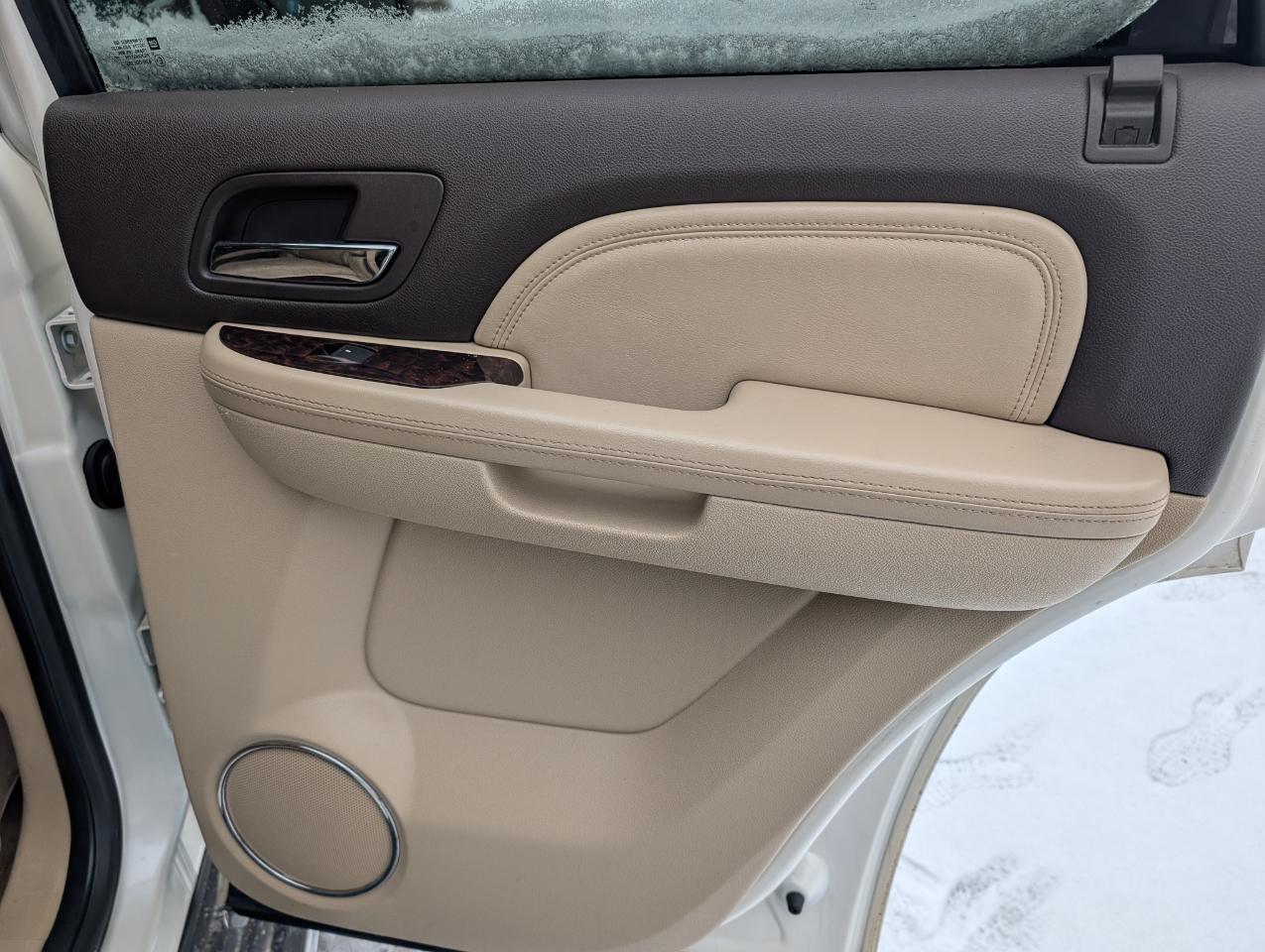 GMC Yukon AWD 4dr 1500 Denali 2012