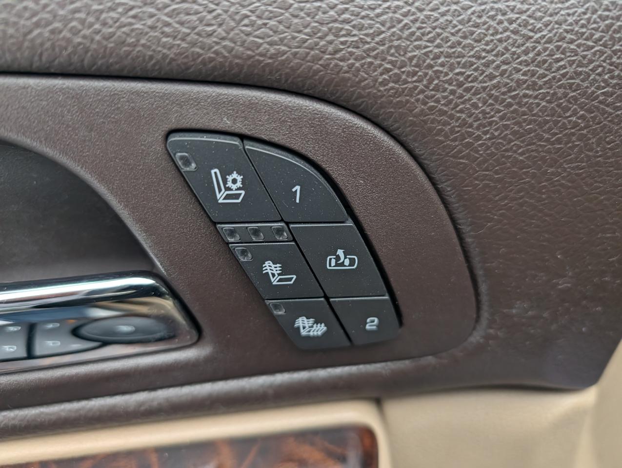 GMC Yukon AWD 4dr 1500 Denali 2012