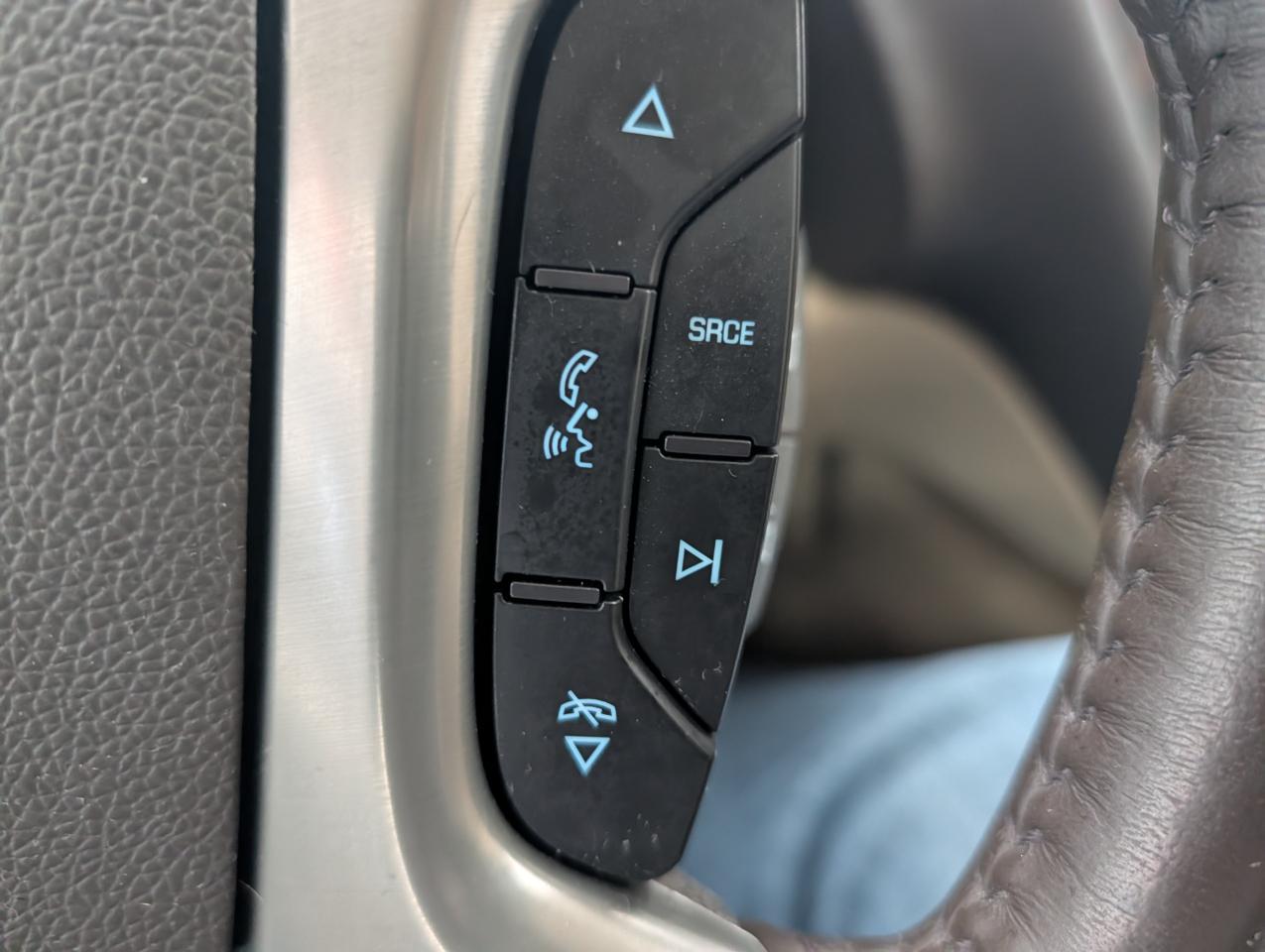 GMC Yukon AWD 4dr 1500 Denali 2012