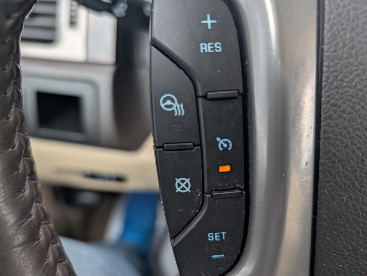 GMC Yukon AWD 4dr 1500 Denali 2012