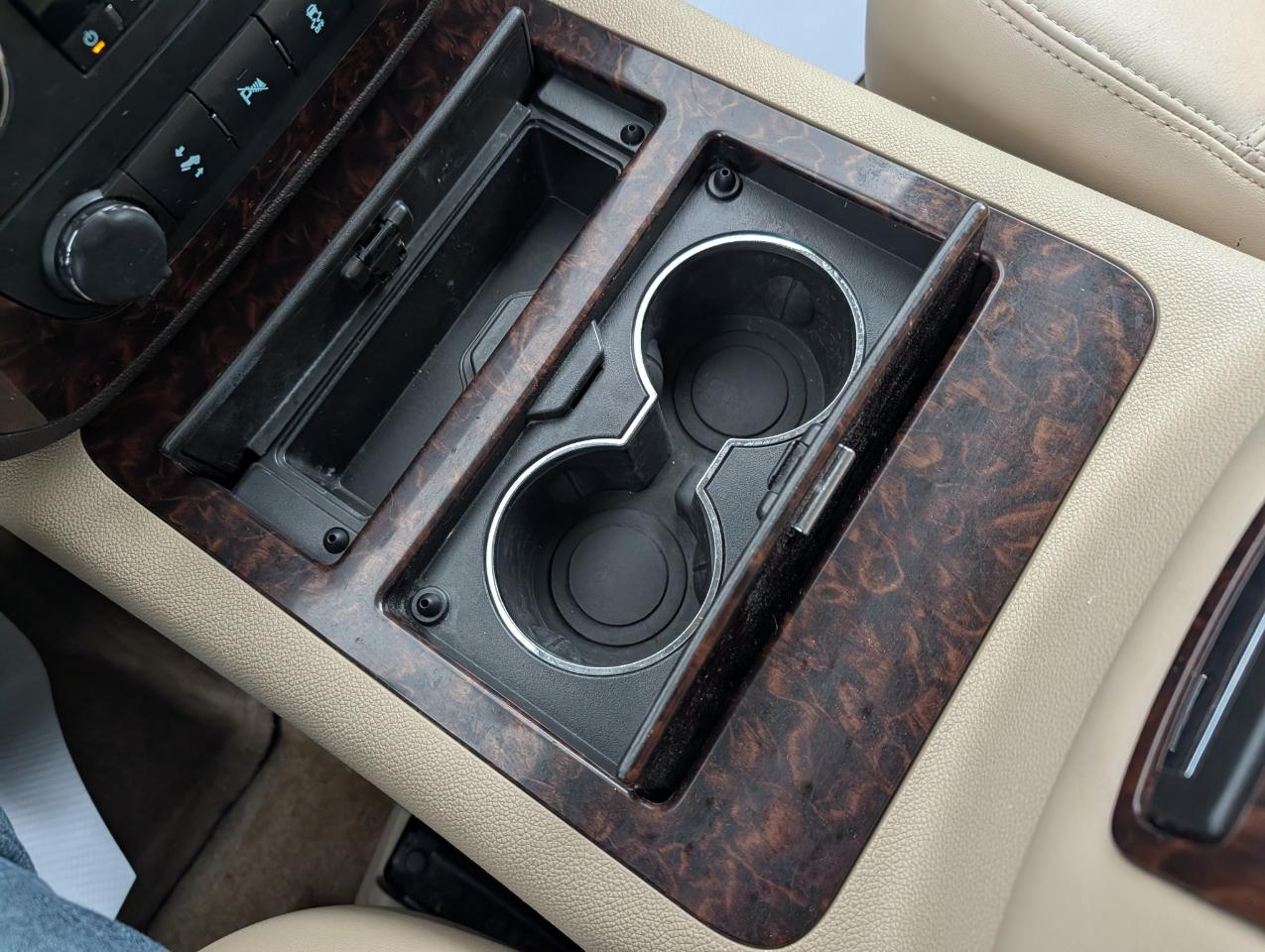 GMC Yukon AWD 4dr 1500 Denali 2012