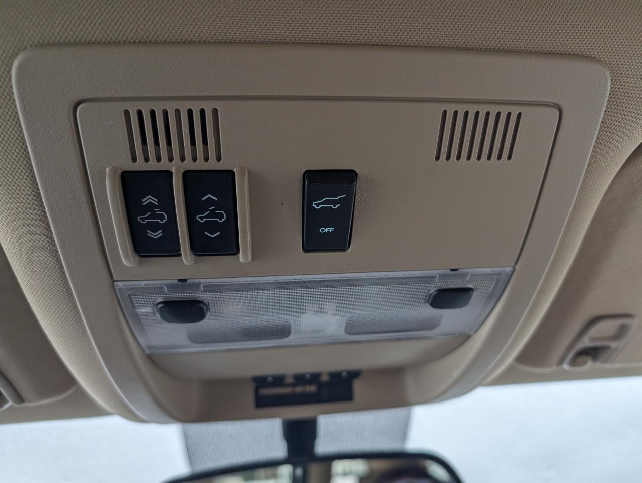 GMC Yukon AWD 4dr 1500 Denali 2012