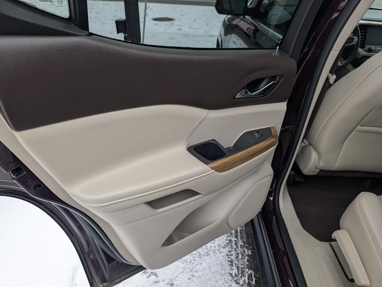 GMC Acadia AWD 4dr Denali 2017