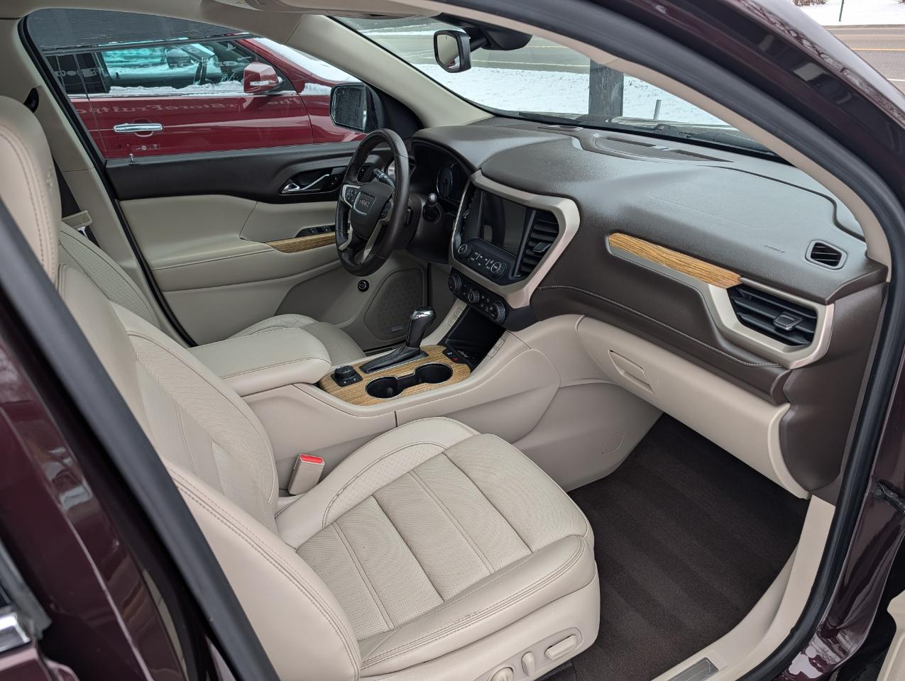 GMC Acadia AWD 4dr Denali 2017