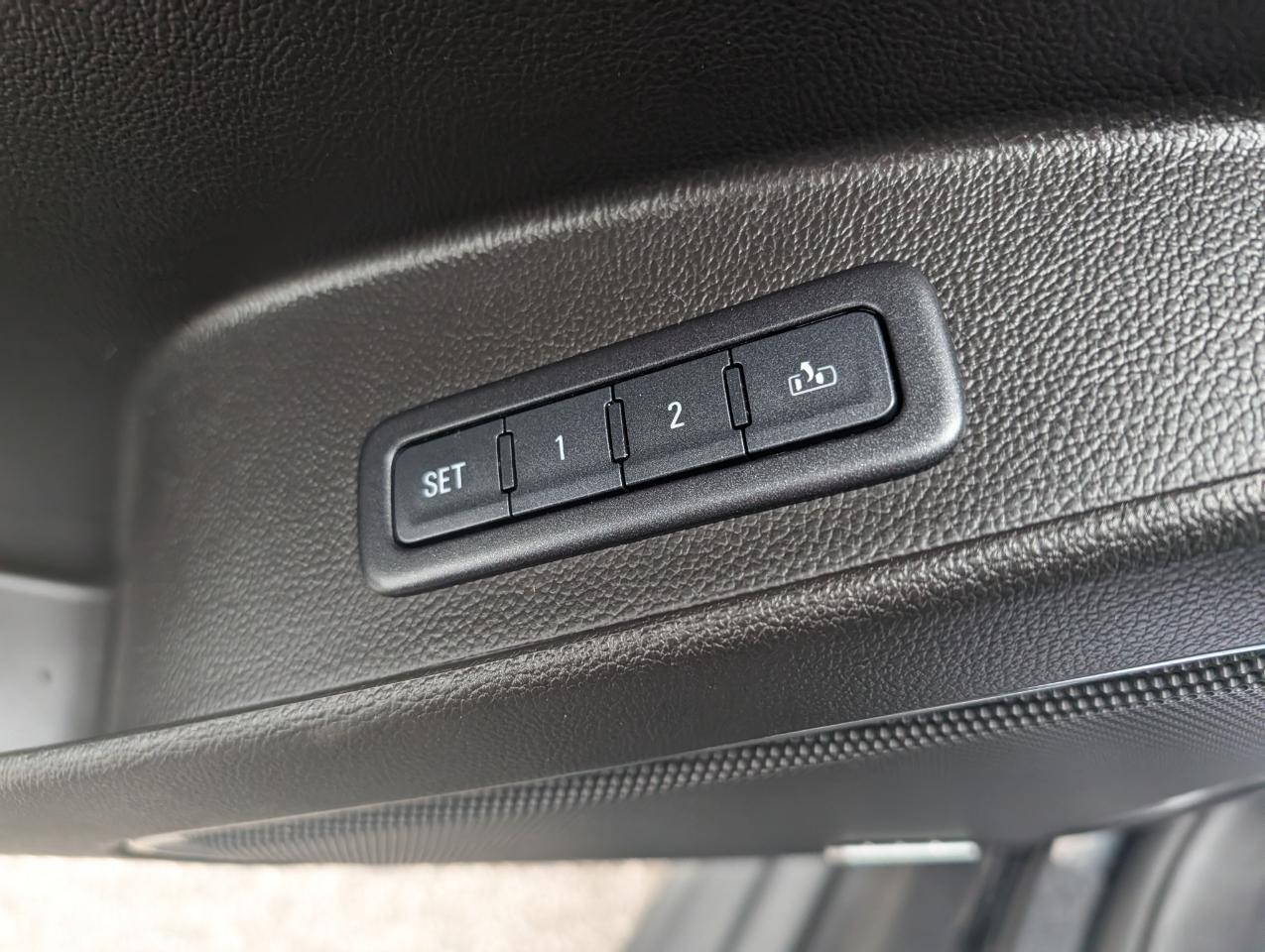 Chevrolet Tahoe 4WD 4dr LT 2015