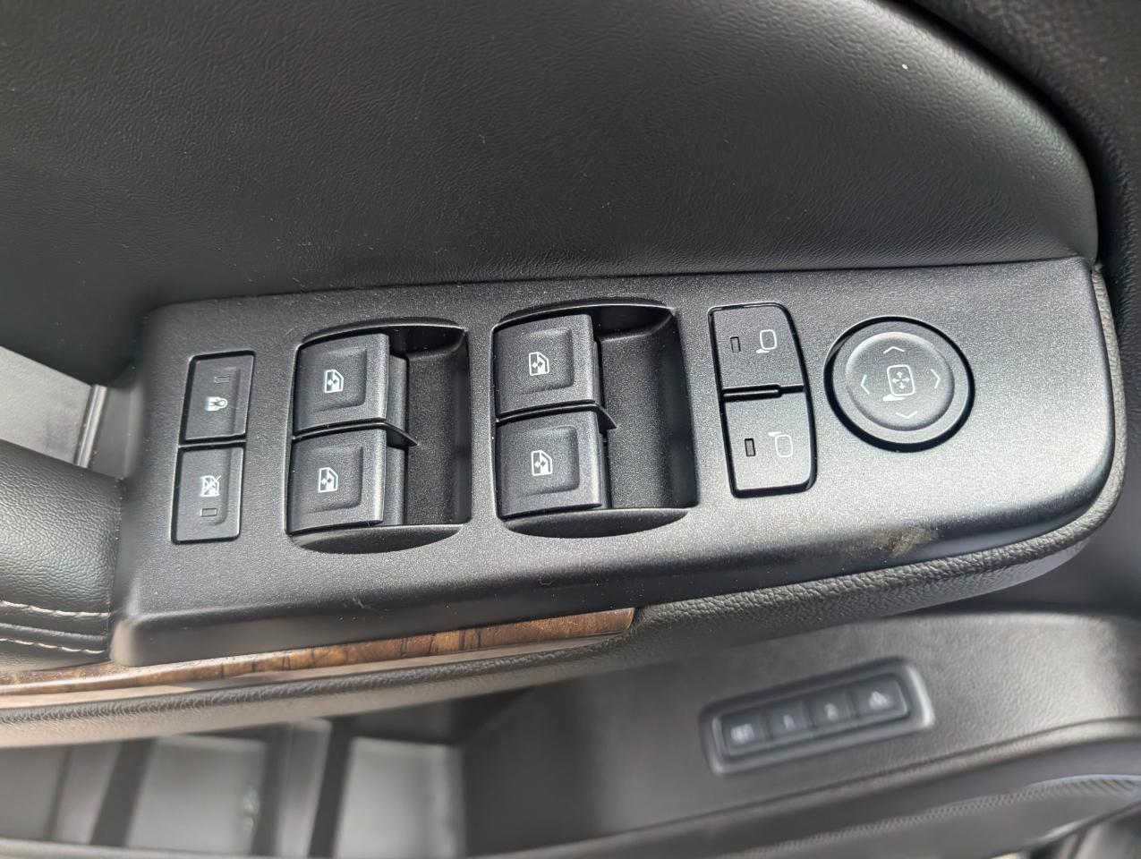 Chevrolet Tahoe 4WD 4dr LT 2015