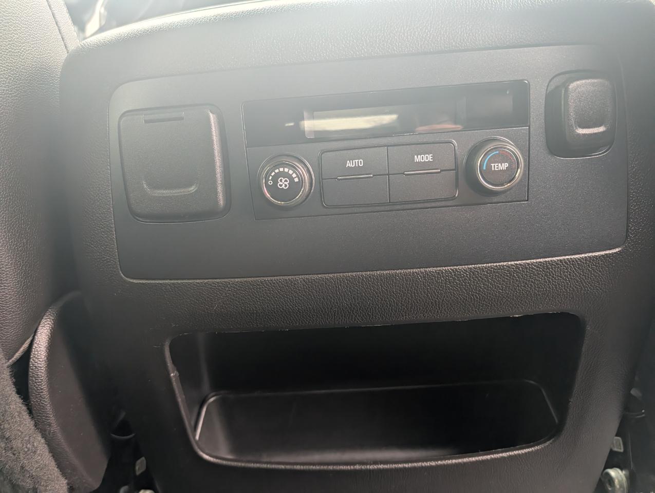 Chevrolet Tahoe 4WD 4dr LT 2015