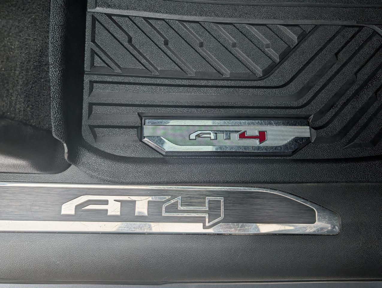 GMC Sierra 1500 4WD Crew Cab 147" AT4 2021