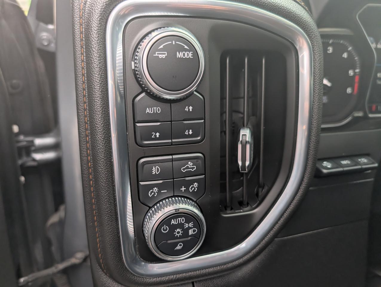 GMC Sierra 1500 4WD Crew Cab 147" AT4 2021