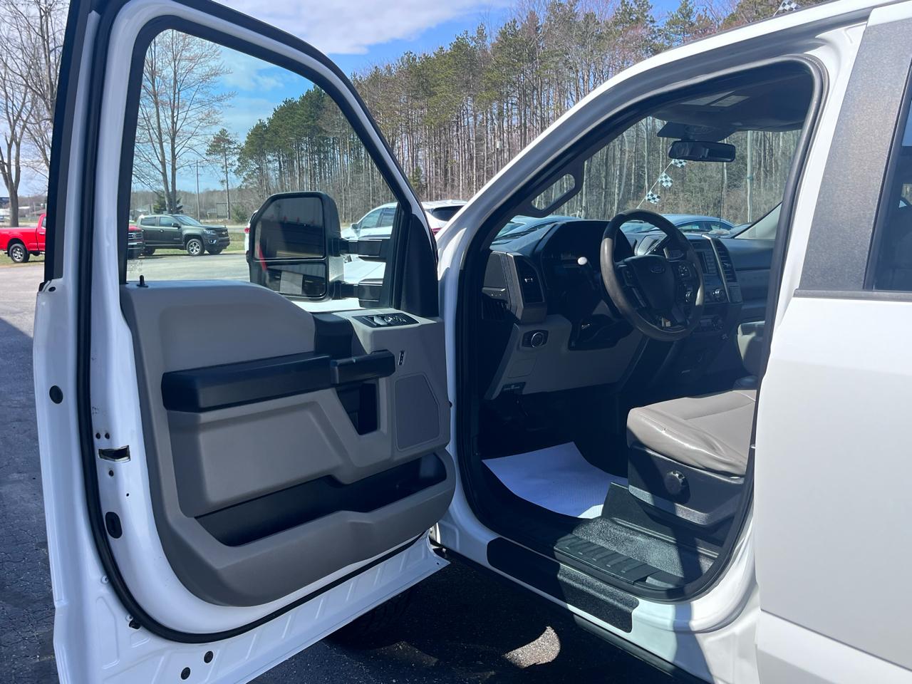 Ford Super Duty F-250 SRW XL 4WD Crew Cab 6.75' Box 2018