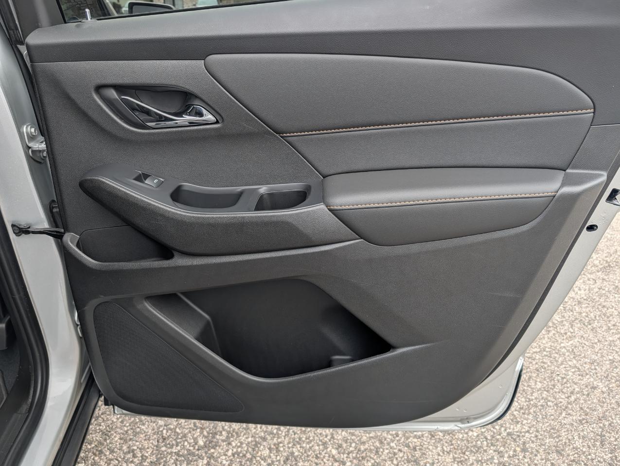 Chevrolet Traverse FWD 4dr LS w/1LS 2021