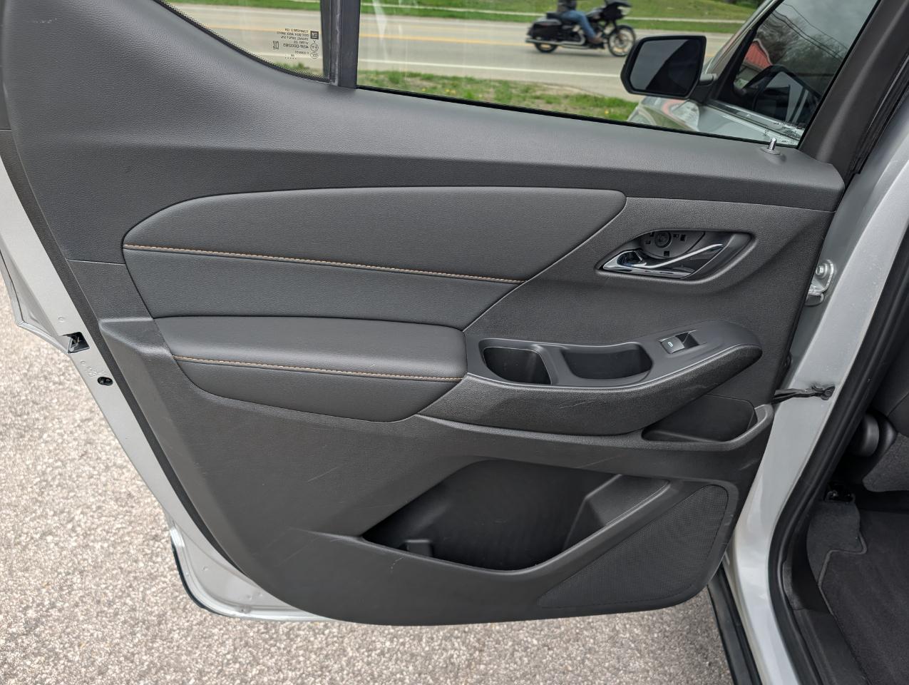 Chevrolet Traverse FWD 4dr LS w/1LS 2021