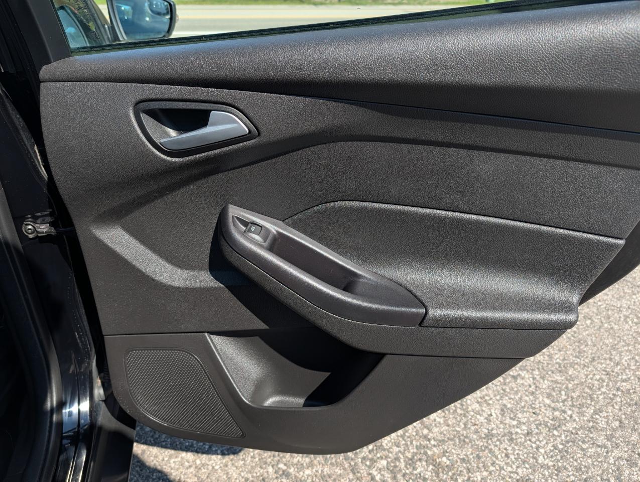 Ford Focus 4dr Sdn SE 2016