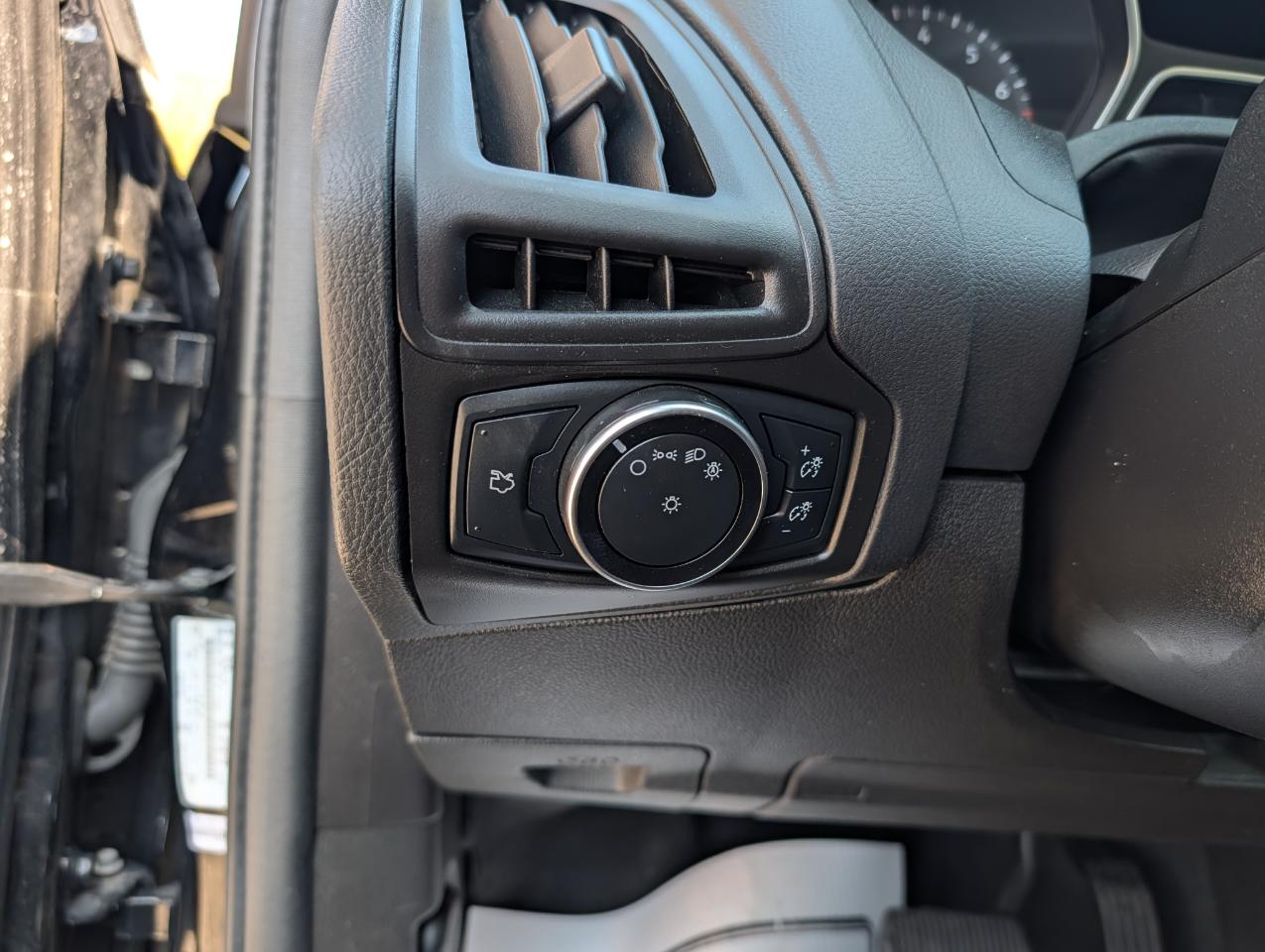 Ford Focus 4dr Sdn SE 2016