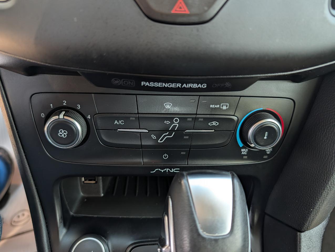 Ford Focus 4dr Sdn SE 2016