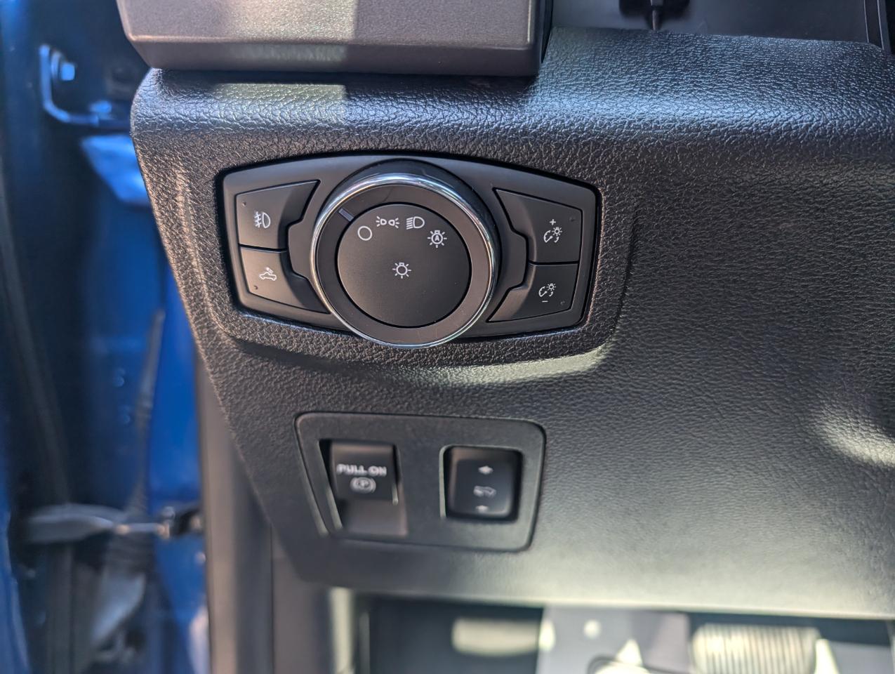 Ford F-150 4WD SuperCrew 145" XLT 2018