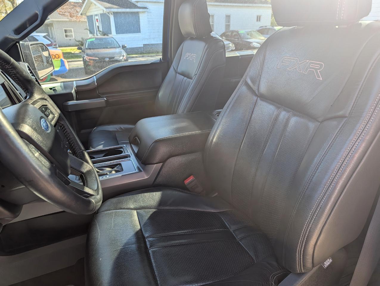 Ford F-150 4WD SuperCrew 145" XLT 2018