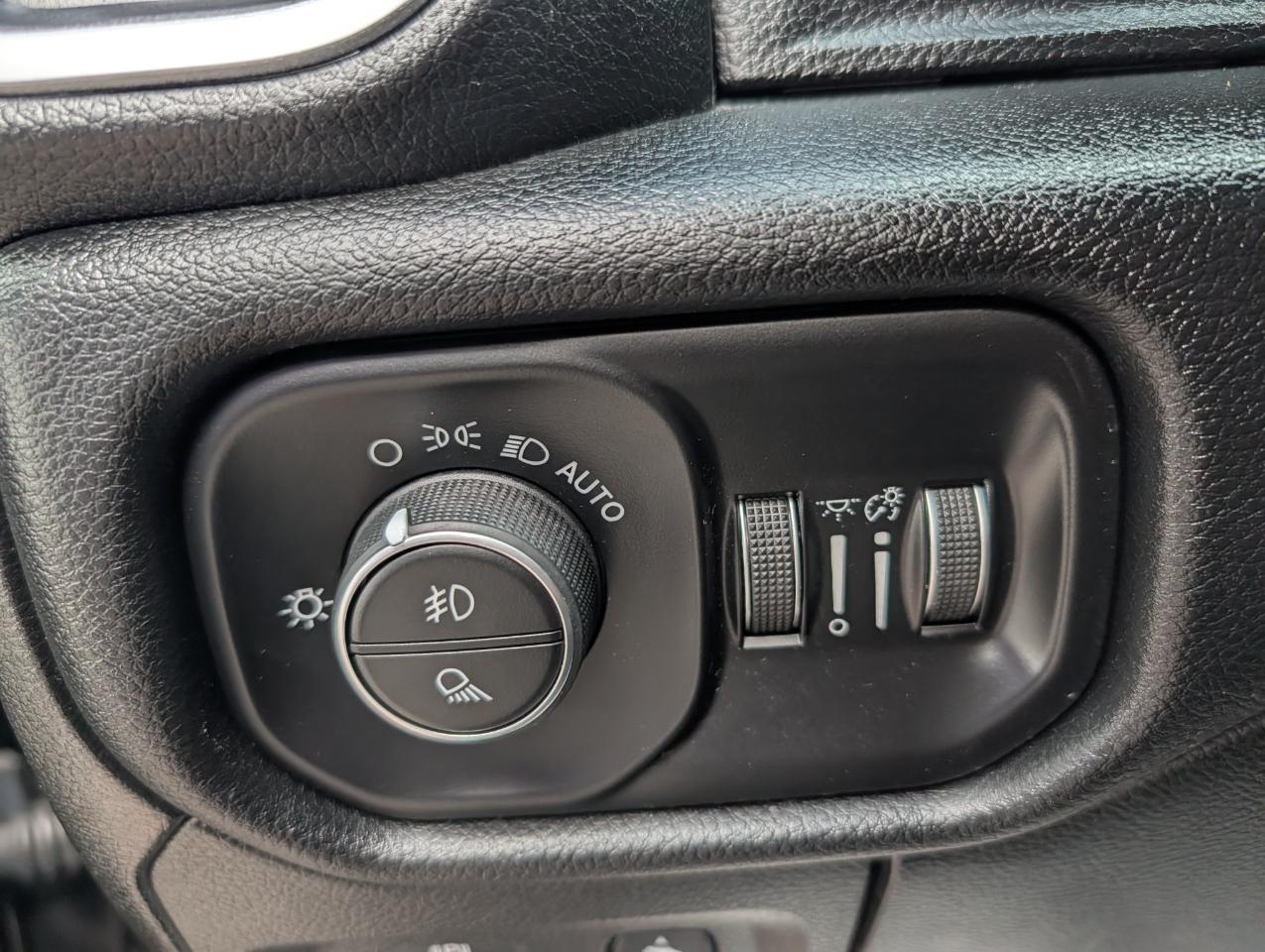 RAM 1500 Big Horn/Lone Star 4x4 Crew Cab 5'7" Box 2019