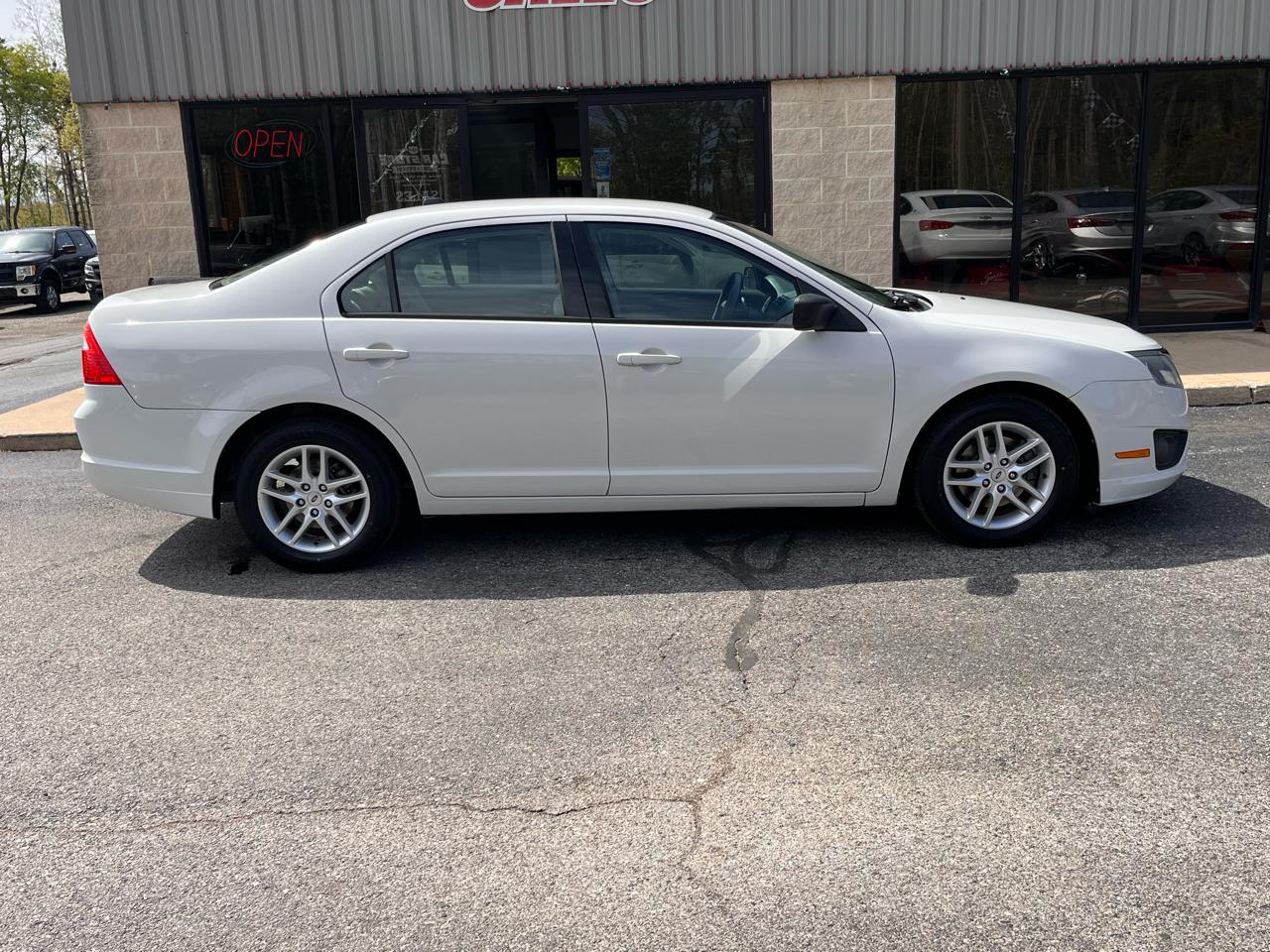 Ford Fusion 4dr Sdn S FWD 2012