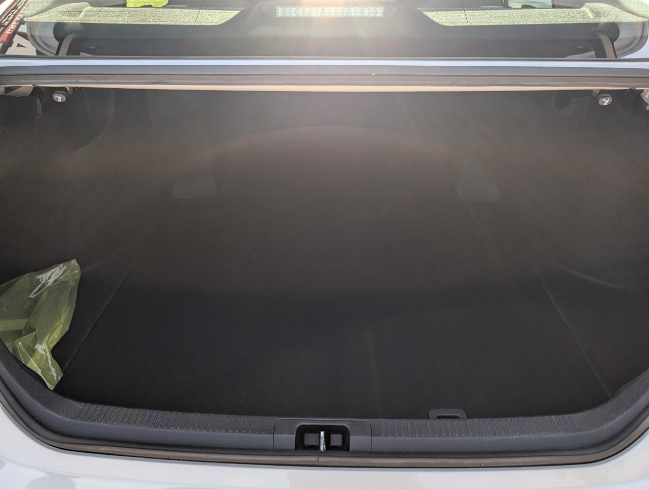 Toyota Camry 4dr Sdn LE Auto (Natl) 2023