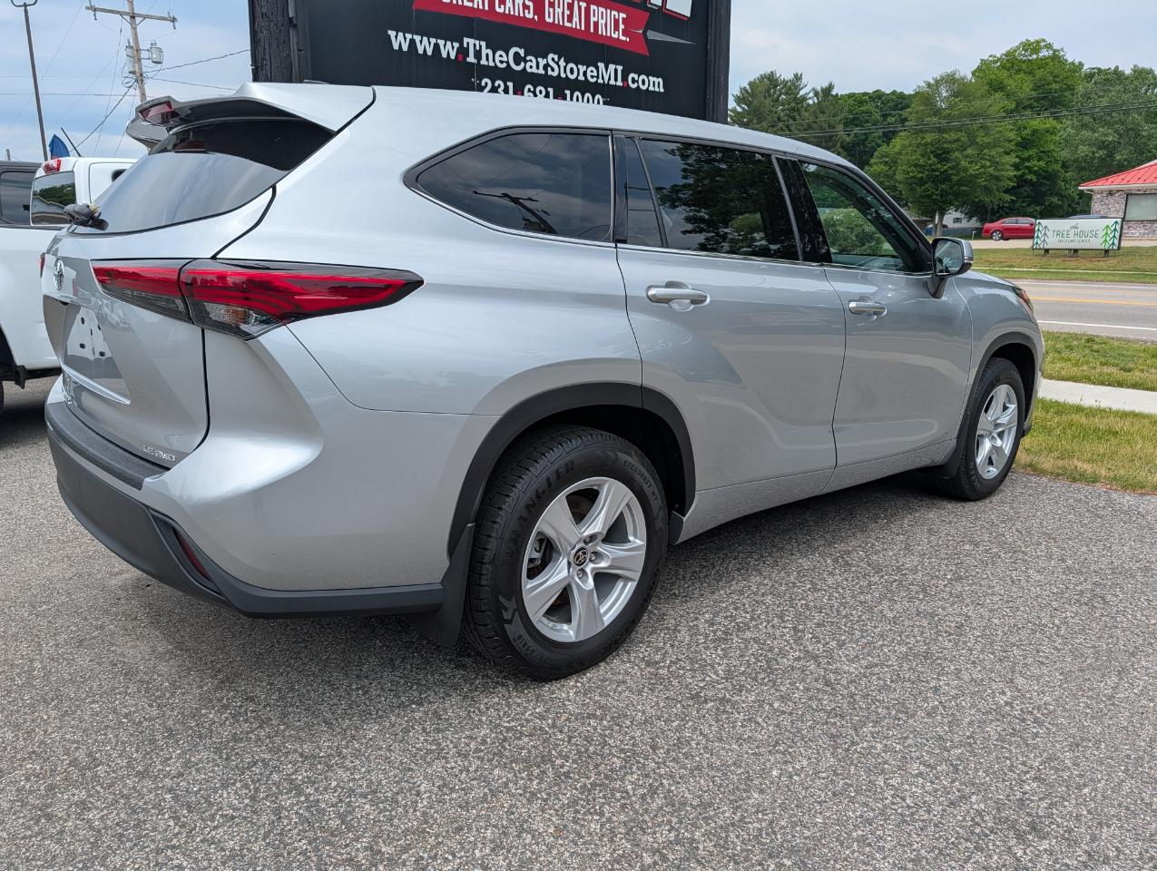 Toyota Highlander LE AWD (Natl) 2022