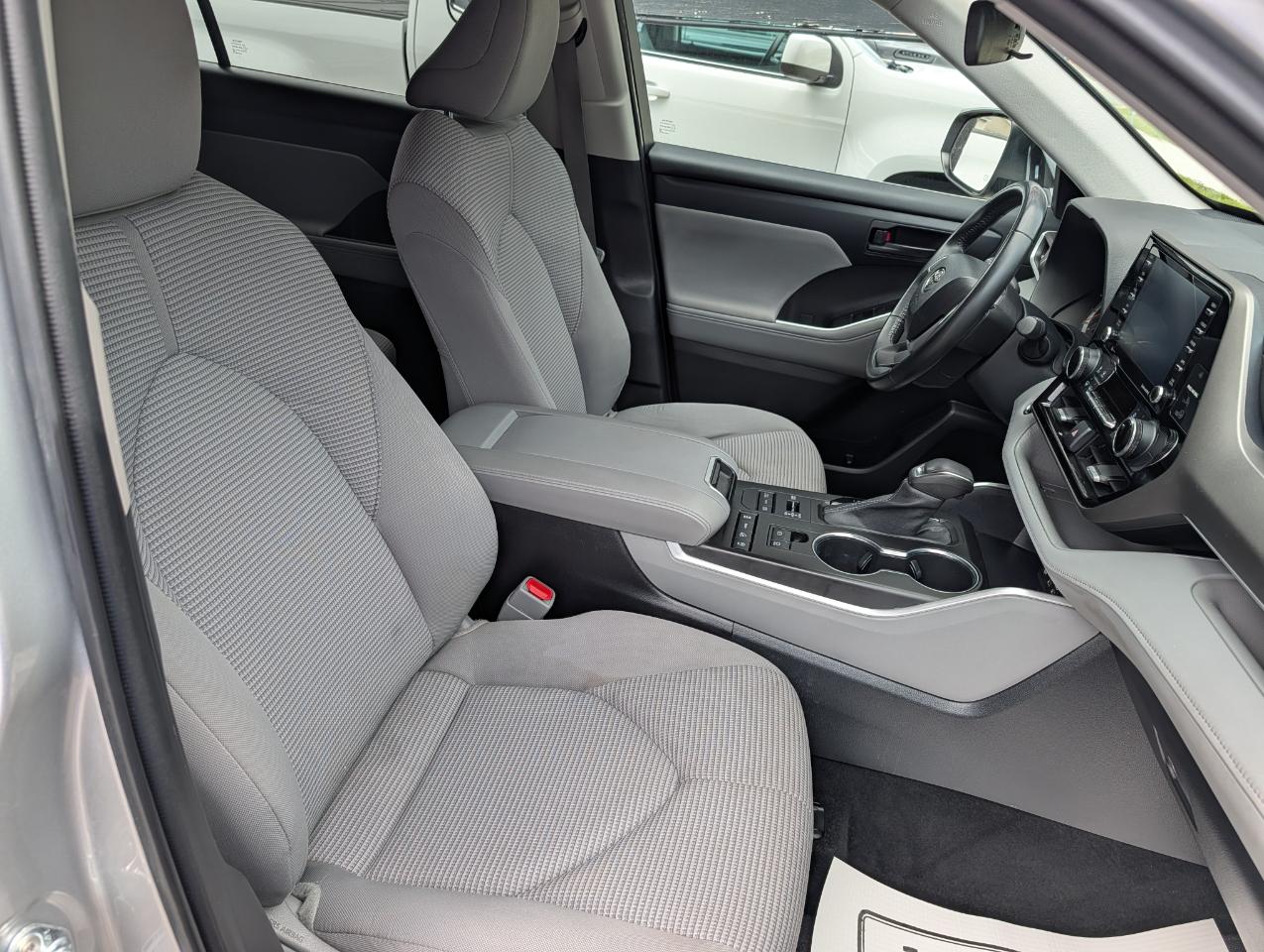 Toyota Highlander LE AWD (Natl) 2022