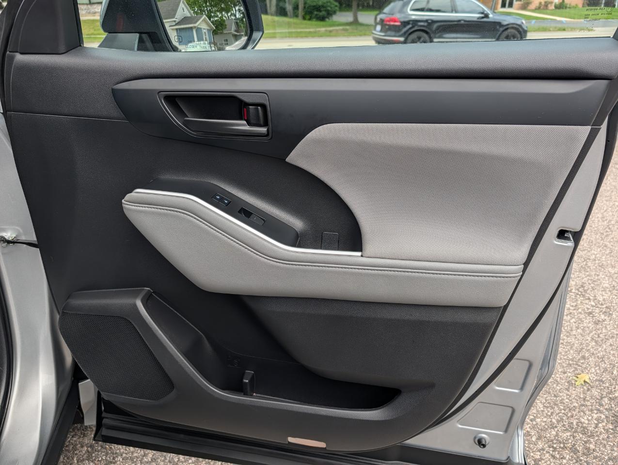 Toyota Highlander LE AWD (Natl) 2022