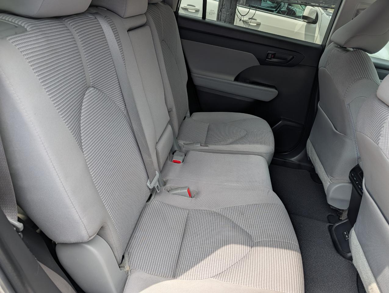Toyota Highlander LE AWD (Natl) 2022