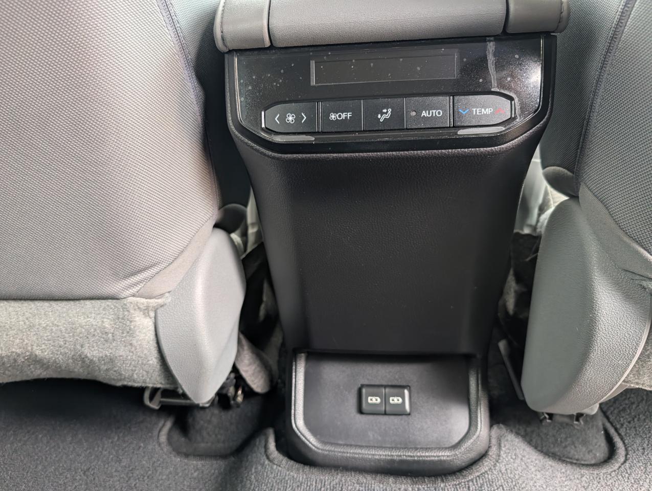 Toyota Highlander LE AWD (Natl) 2022