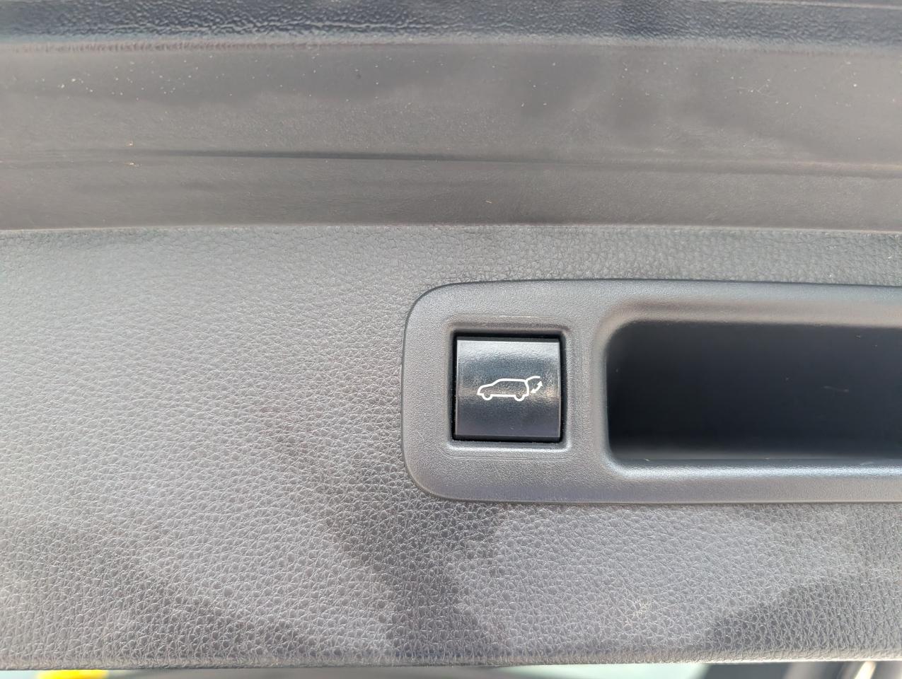 Toyota Highlander LE AWD (Natl) 2022