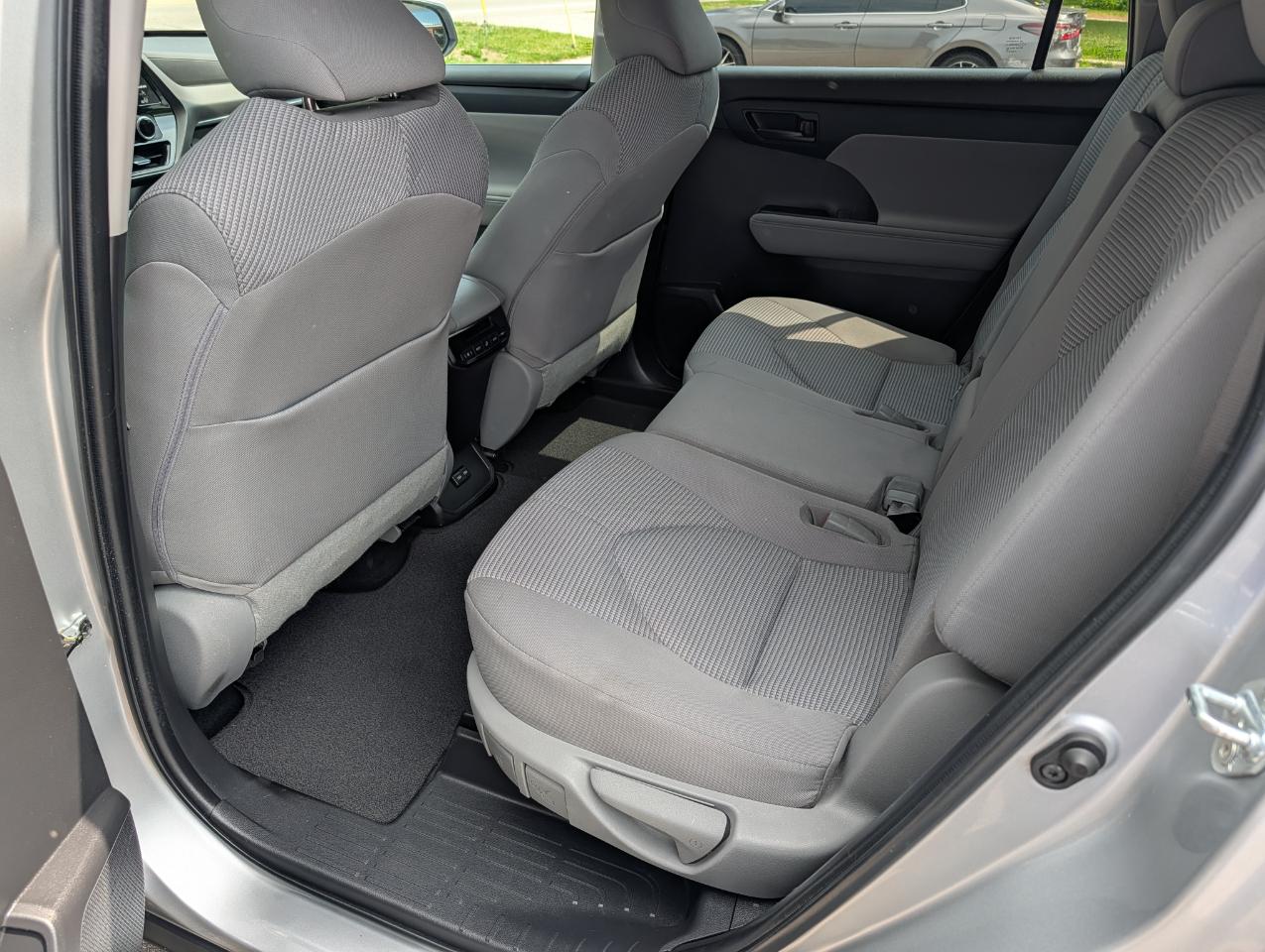 Toyota Highlander LE AWD (Natl) 2022