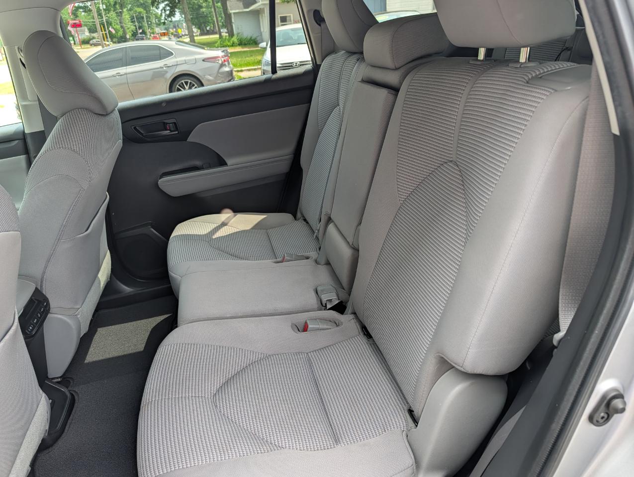 Toyota Highlander LE AWD (Natl) 2022