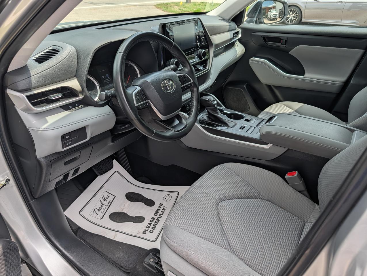 Toyota Highlander LE AWD (Natl) 2022