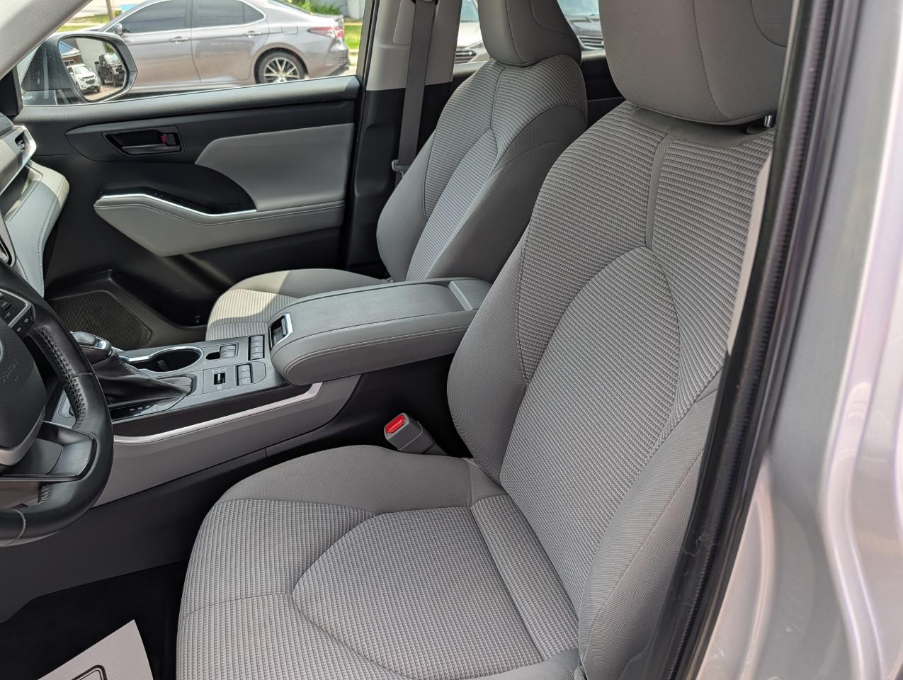 Toyota Highlander LE AWD (Natl) 2022