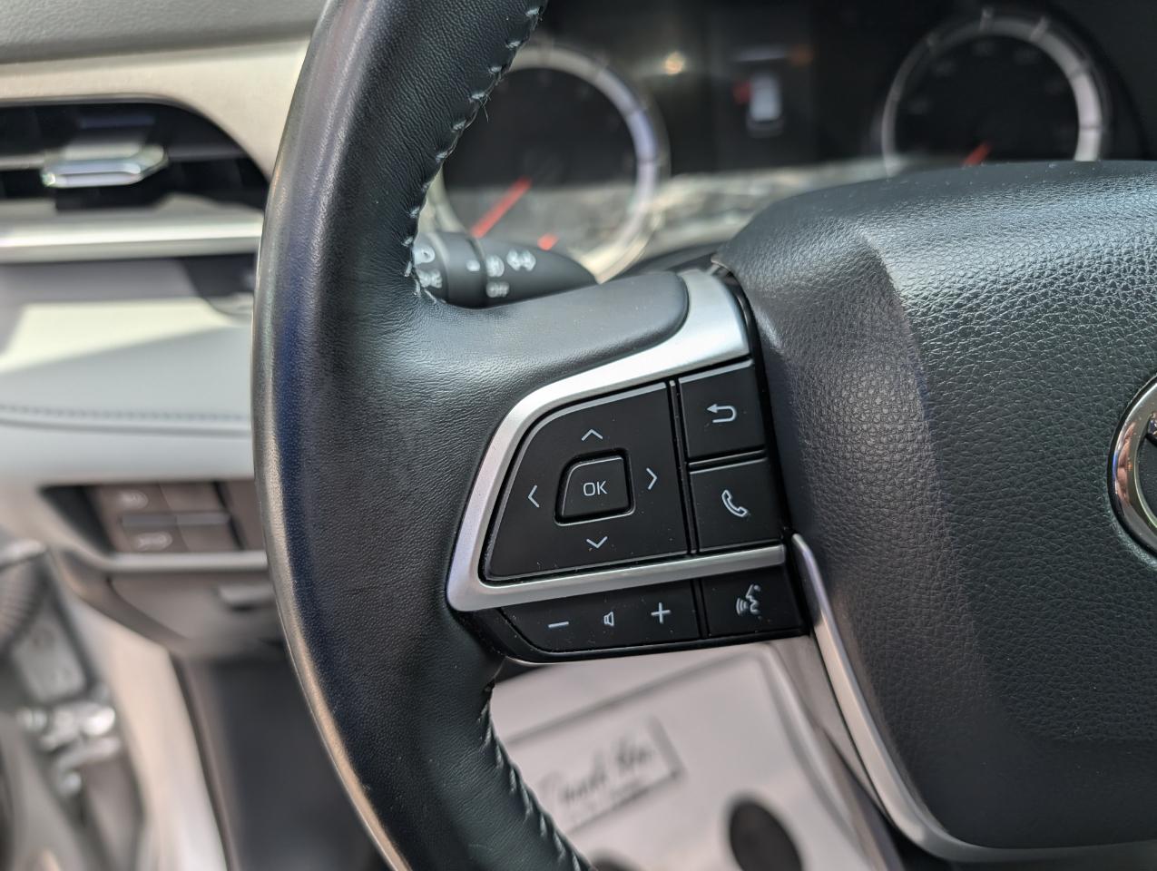Toyota Highlander LE AWD (Natl) 2022