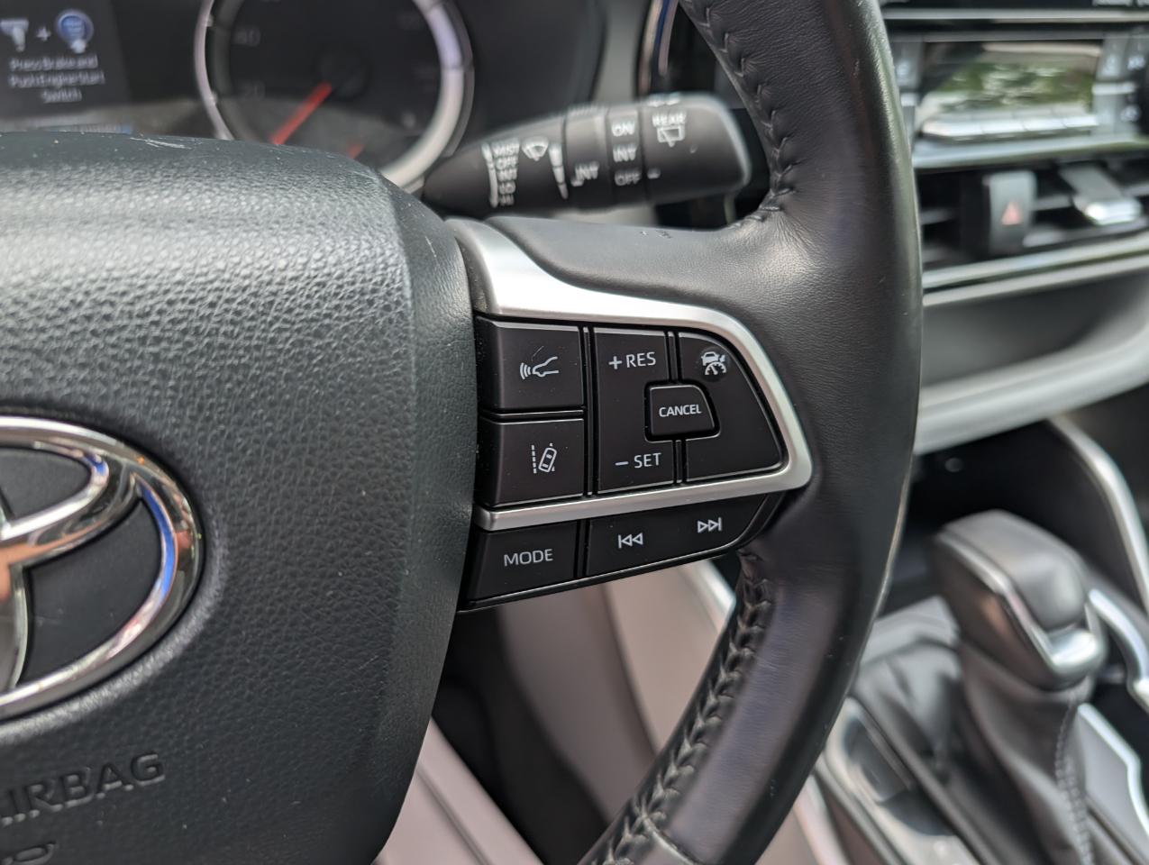 Toyota Highlander LE AWD (Natl) 2022