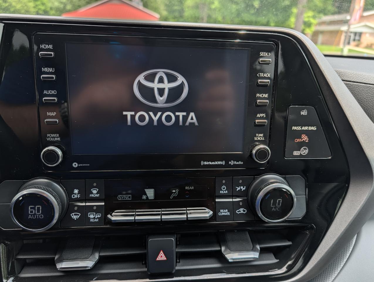 Toyota Highlander LE AWD (Natl) 2022