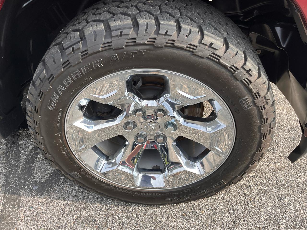 RAM 1500 Big Horn 4x4 Crew Cab 5'7" Box 2020