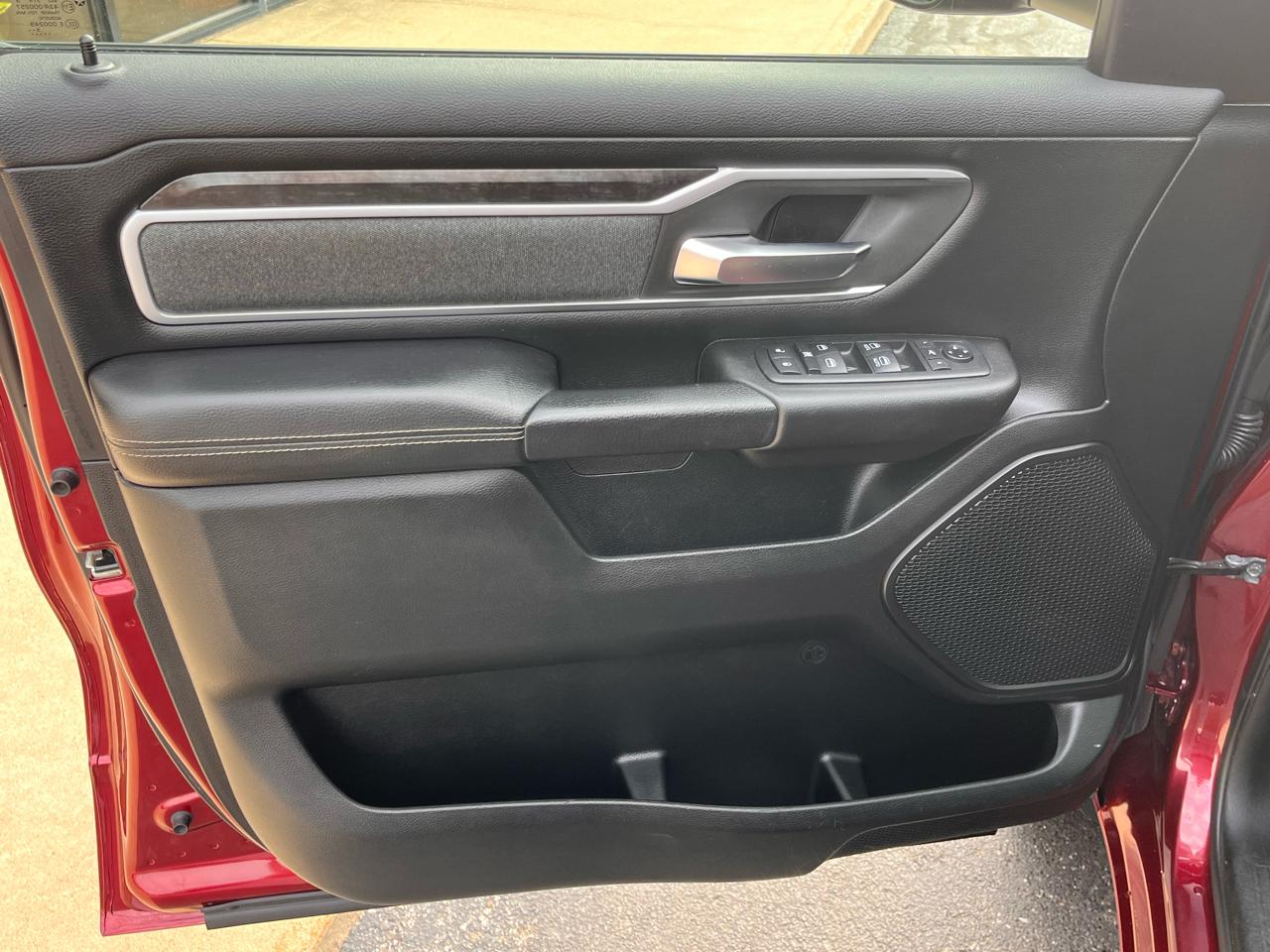 RAM 1500 Big Horn 4x4 Crew Cab 5'7" Box 2020