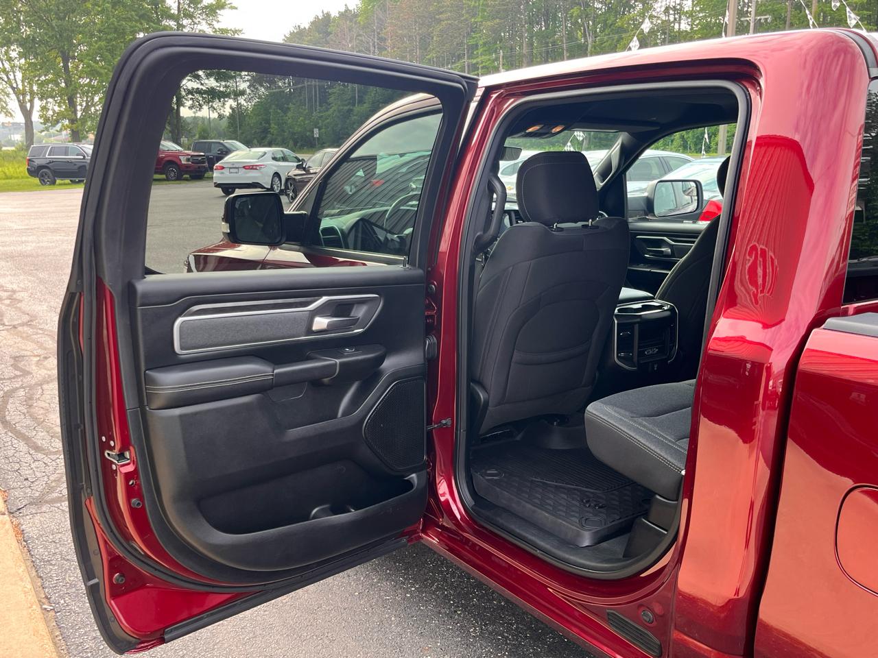 RAM 1500 Big Horn 4x4 Crew Cab 5'7" Box 2020