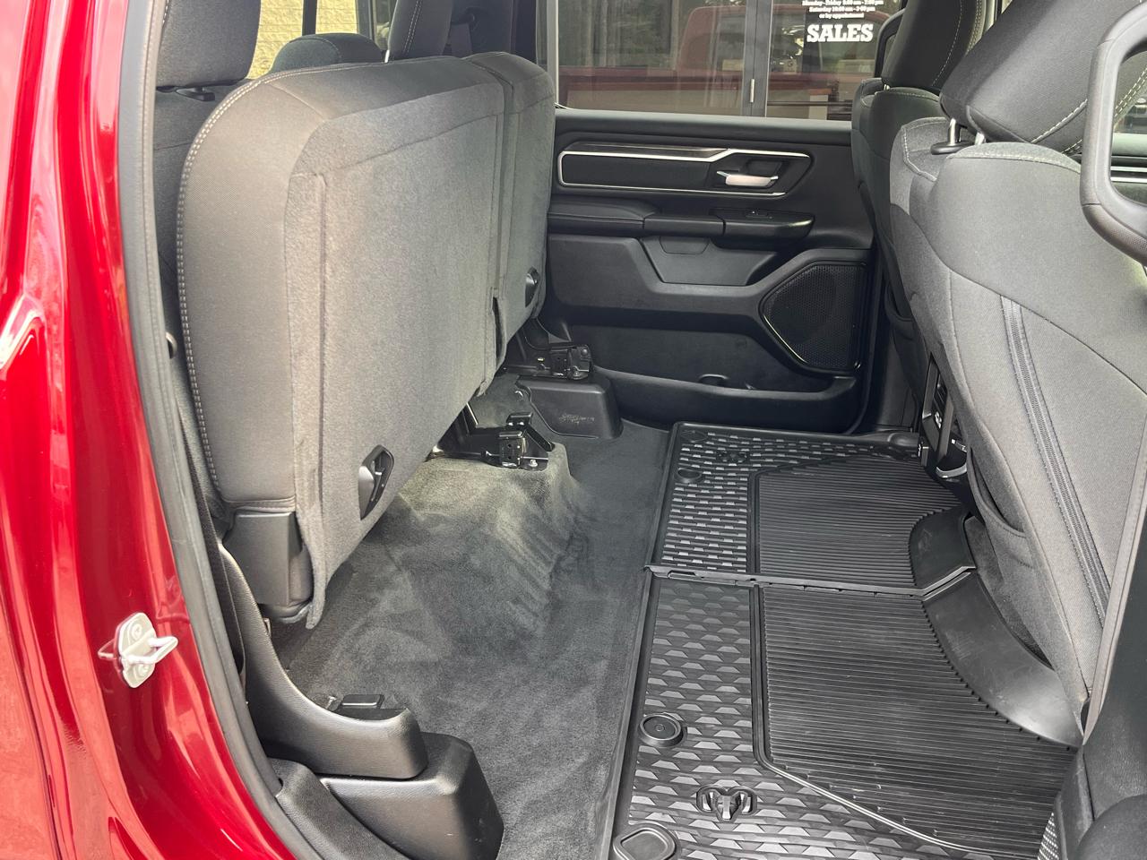 RAM 1500 Big Horn 4x4 Crew Cab 5'7" Box 2020