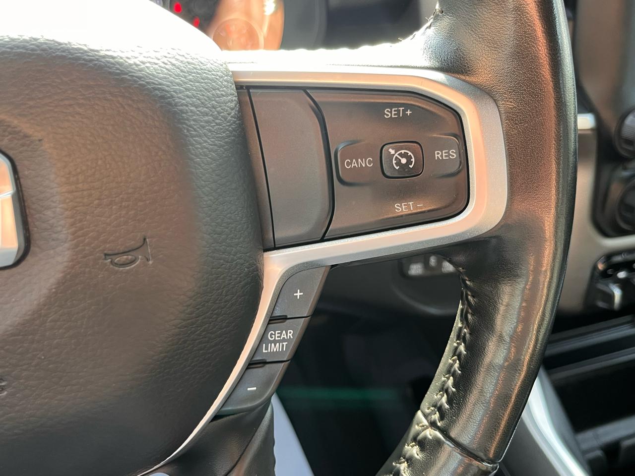 RAM 1500 Big Horn 4x4 Crew Cab 5'7" Box 2020
