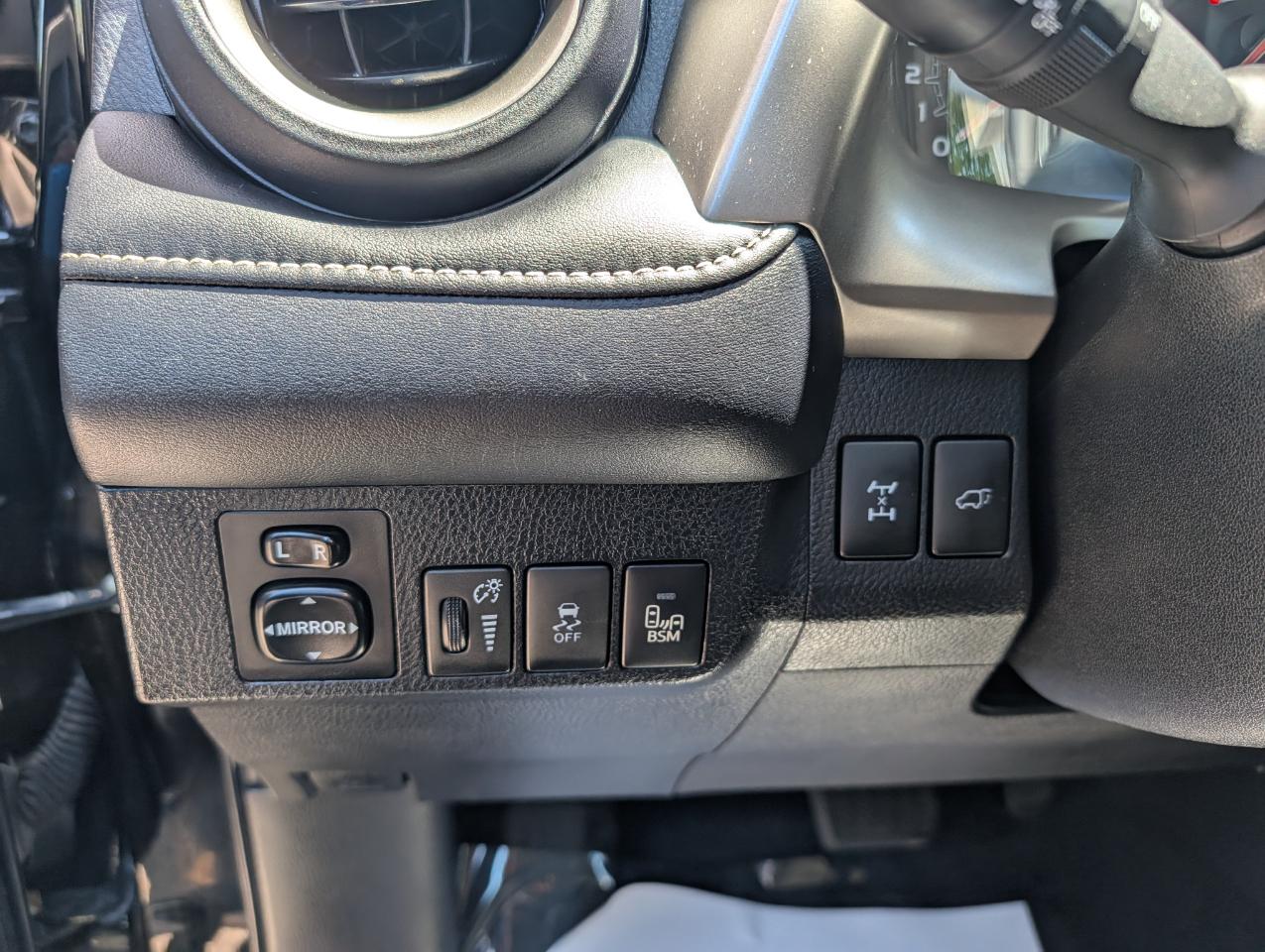 Toyota RAV4 AWD 4dr Limited (Natl) 2015