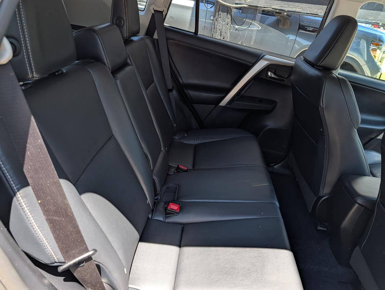 Toyota RAV4 AWD 4dr Limited (Natl) 2015